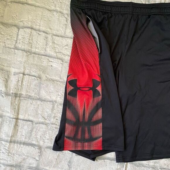 Under Armour youth L loose fit basketball activewear shorts black & red - Picture 2 of 8